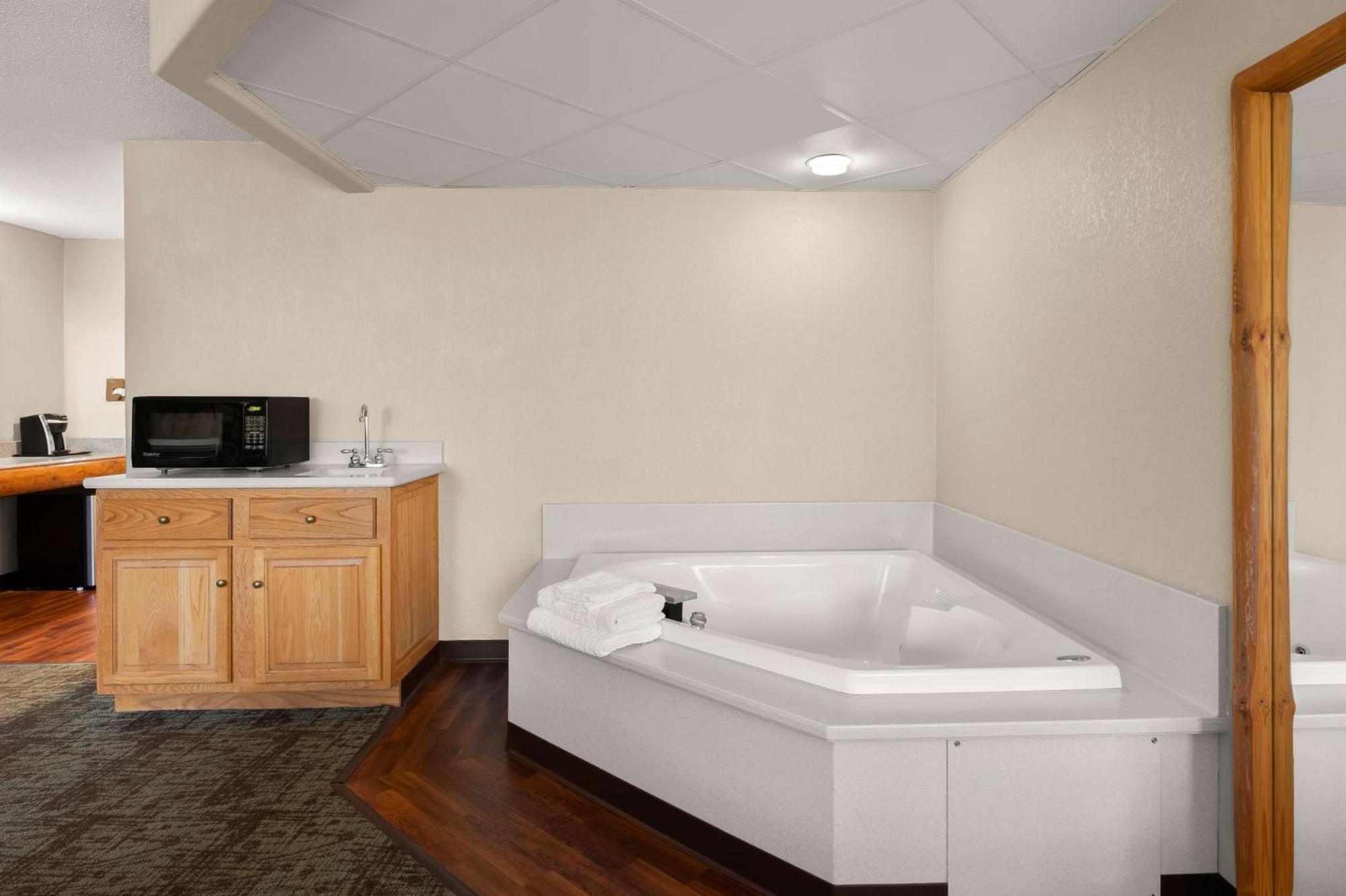 Best Western Northwoods Lodge Сирен Экстерьер фото